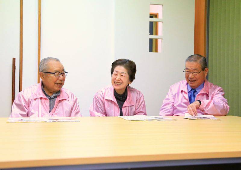 丸子地区社協の白井副会長（左）、山本副会長（中央）、尾木副会長（右）