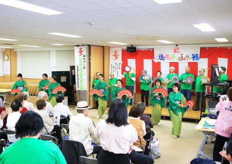 シニア演芸大会の様子（令和7年11月1日開催）