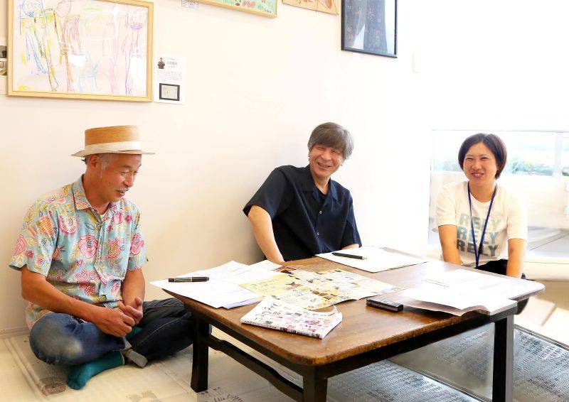 左から、荒木さん、三田さん、都筑区子育て支援センターの坂東さん