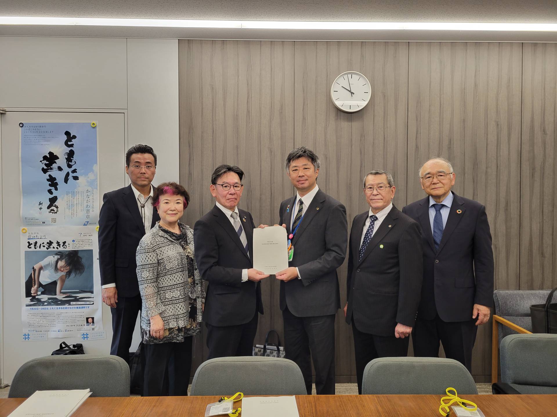 左から、矢部理事、三澤副会長、小泉会長、県福祉子どもみらい局本間局長、三觜副会長、兵藤副会長